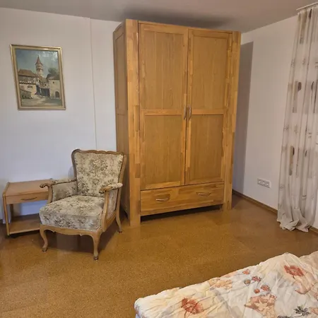 Apartment Einliegerwohnung In *
